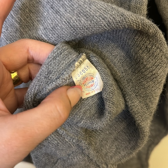 IZOD LACOSTE - vintage 1970s sweater - Picture 7 of 9